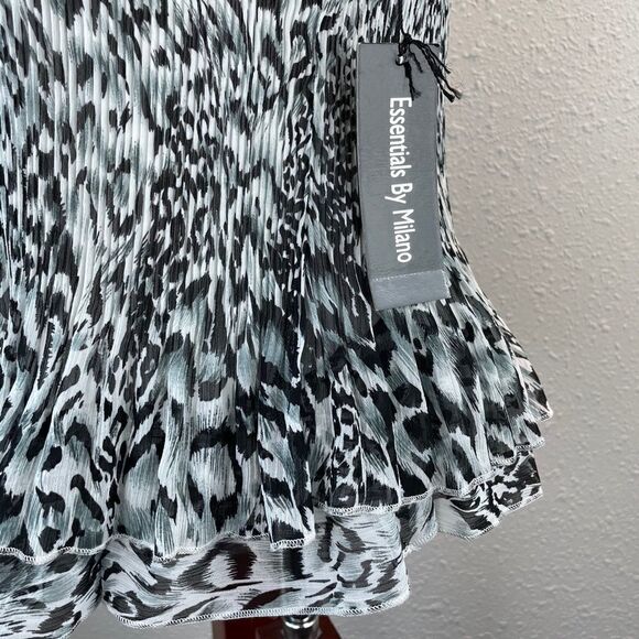 NWT Essentials by Milano Blouse Top Size M - Picture 5 of 8